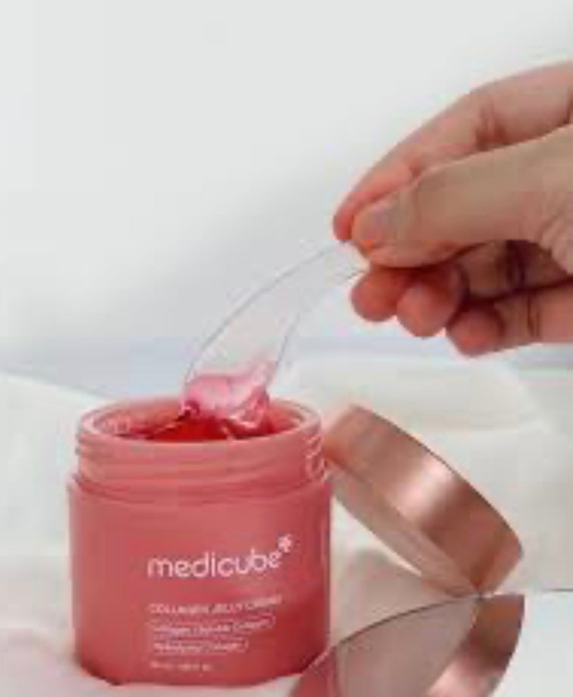 Cette crème gel enrichie en collagène et extraits végétaux raffermit la peau,  frais  revitalisant - Eclat des sens