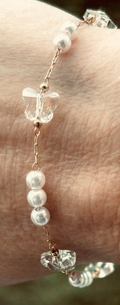 Bracelet Raffiné Perles Blanches et Papillons Cristal - Eclat des sens